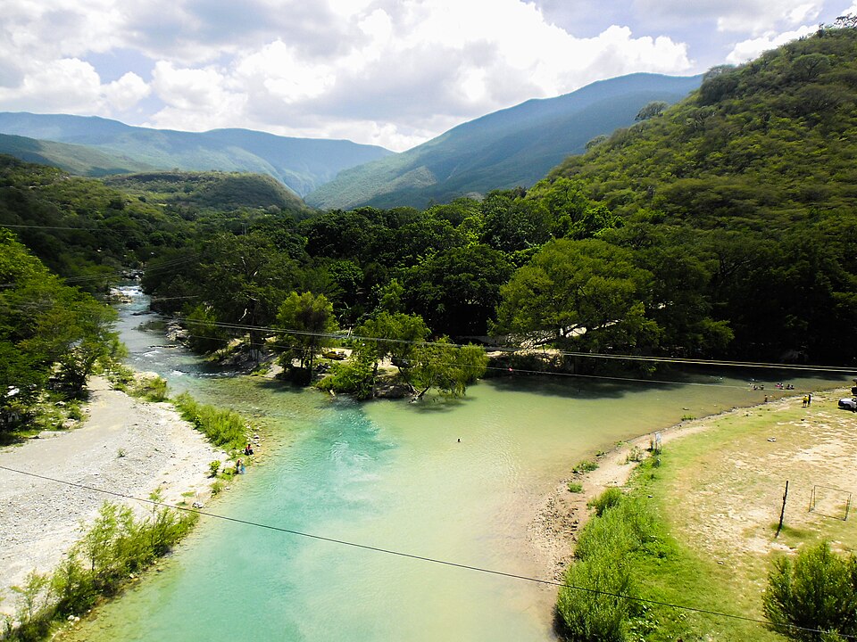 Las Adjuntas, paisaje de ríos y montañas en Arroyo Seco